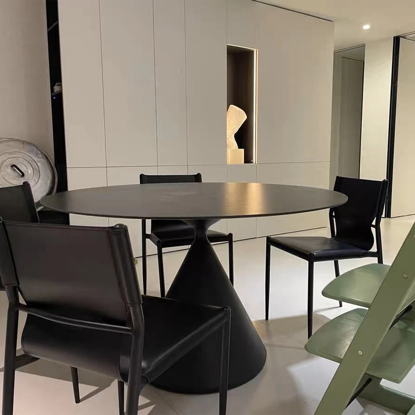 FOREST HILL Pyramid Base Casual Round Table Simplicity Style Dining Room